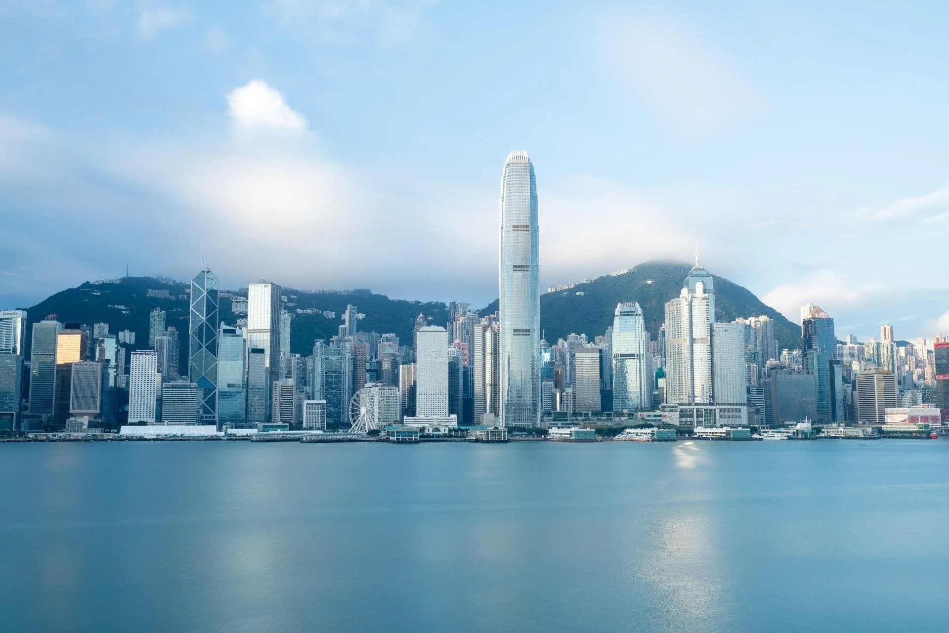 香港和新加坡，谁是亚洲加密金融中心？