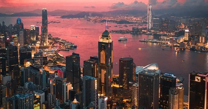 在市场暴跌时分红 7000 万港元，香港首个币圈合规对冲基金瞄准富豪