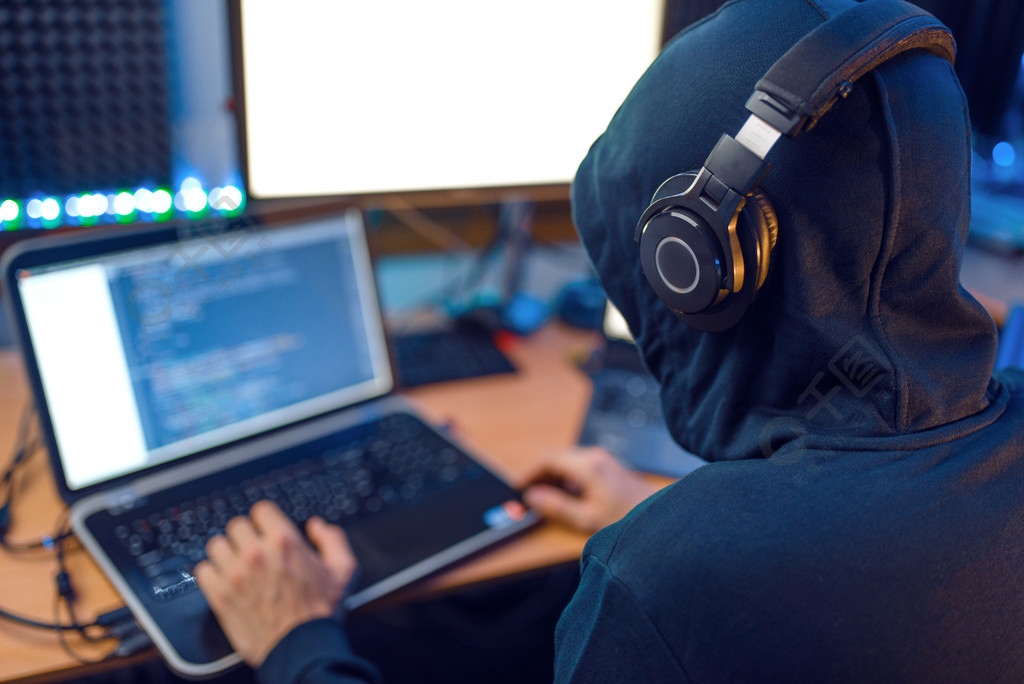 Electric Capital's latest crypto developer report: The number of monthly active developers has decreased by 27%, but senior developers are still contributing