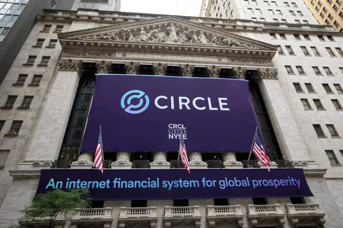  Circle 股价的翻倍，稳定币的范式转移 